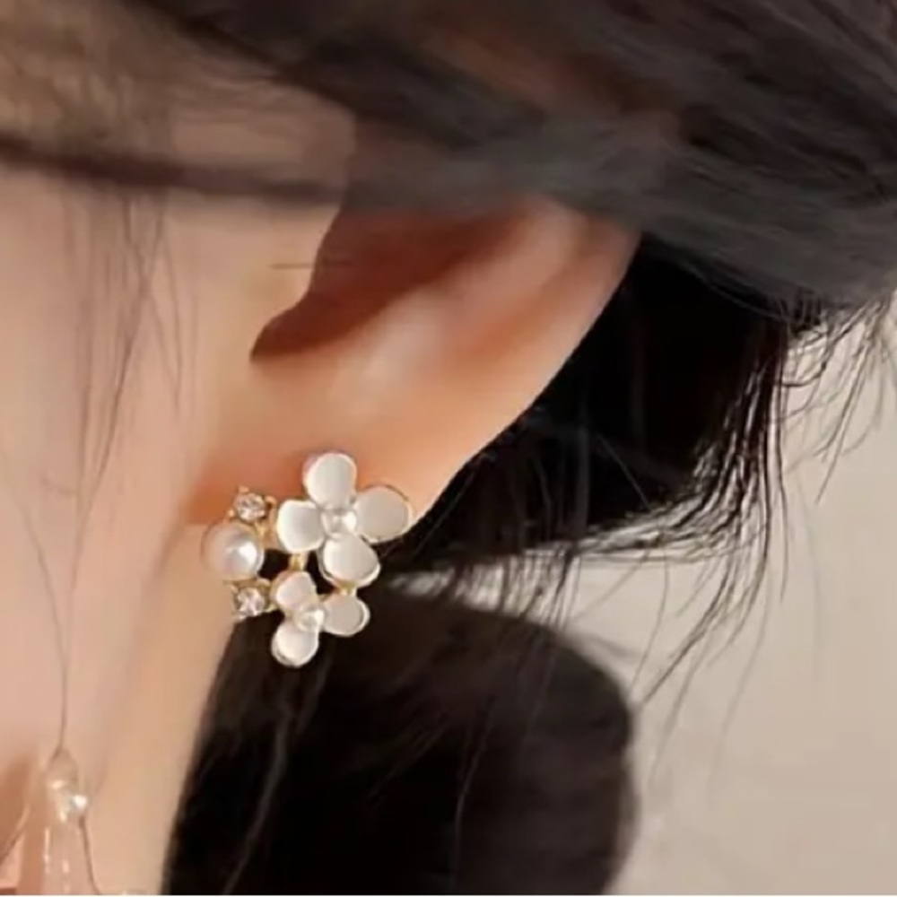 White Enamel Flower Diamond Pearl Stud Earrings - Picture 2 of 3